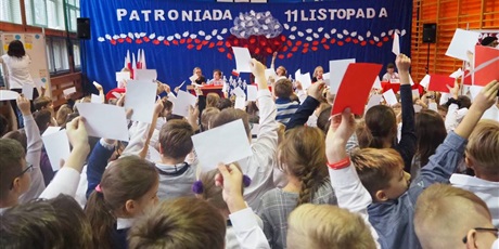 Powiększ grafikę: patroniada-133972.jpg