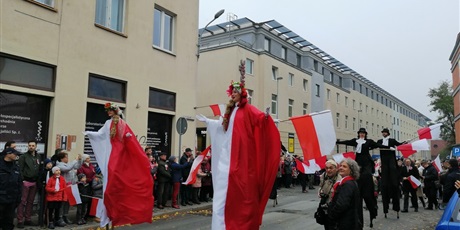 Powiększ grafikę: sp61-na-xvi-paradzie-niepodleglosci-10018.jpg